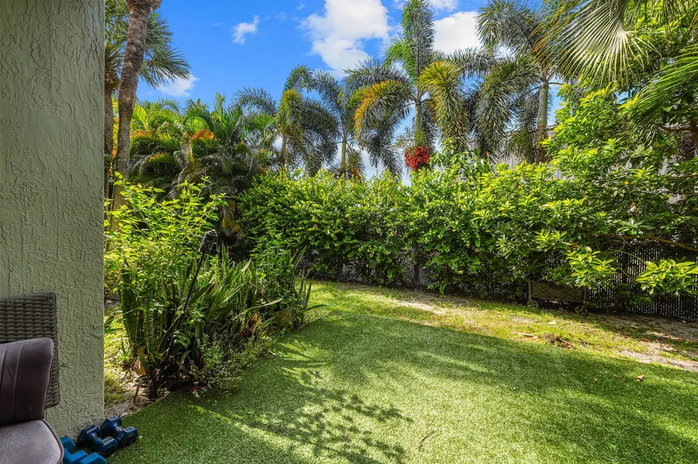 6119 Seminole Gardens Circle Riviera Beach, FL 33418