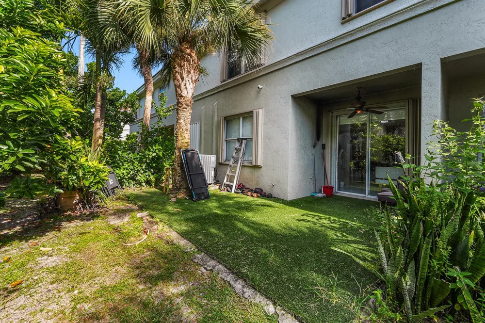 6119 Seminole Gardens Circle Riviera Beach, FL 33418