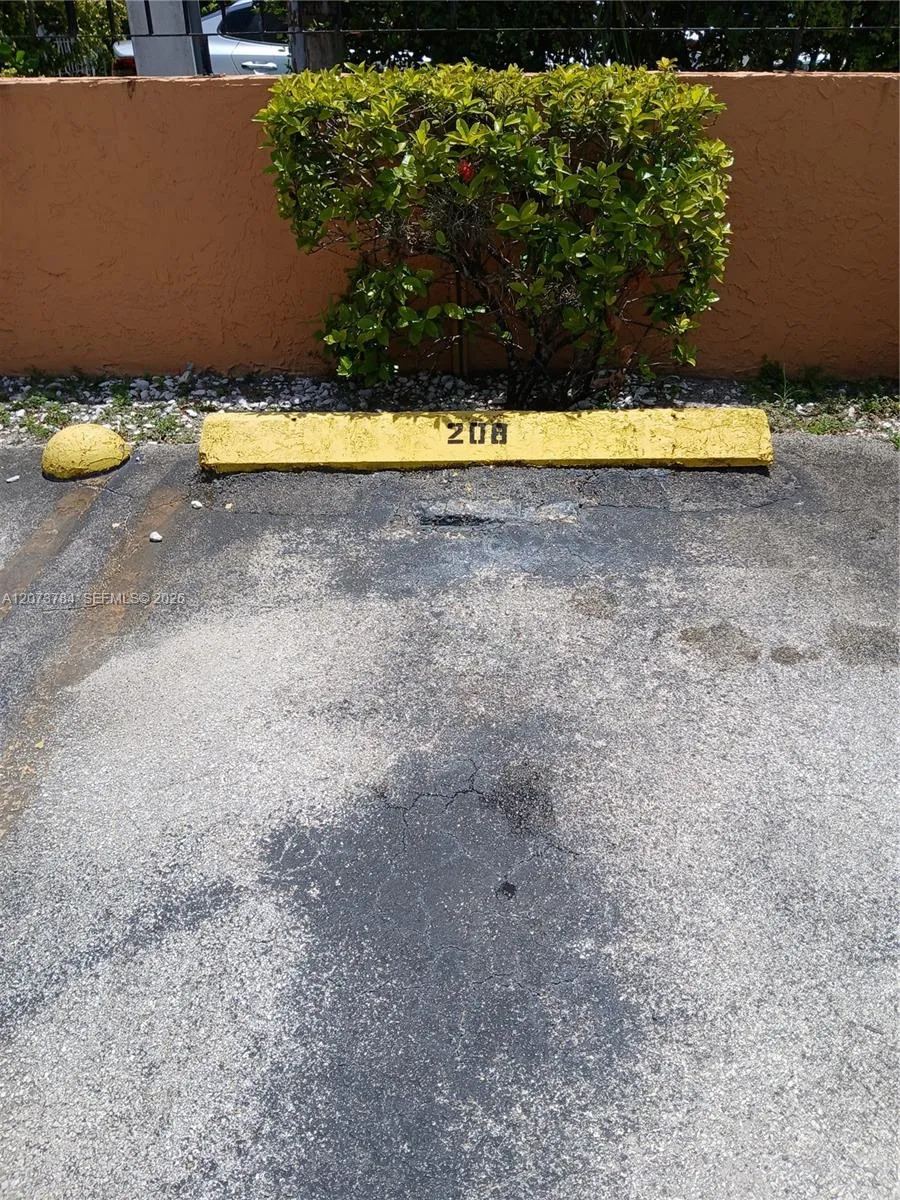 6200 W Flagler St #208 Miami, FL 33144