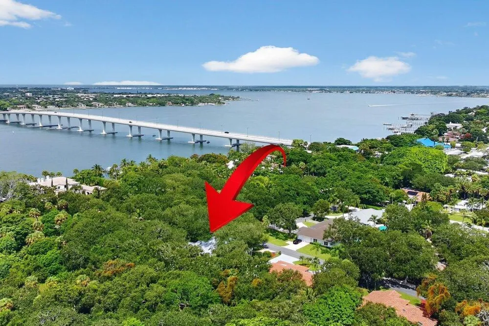 15 HERITAGE WAY Sewalls Point, FL 34996