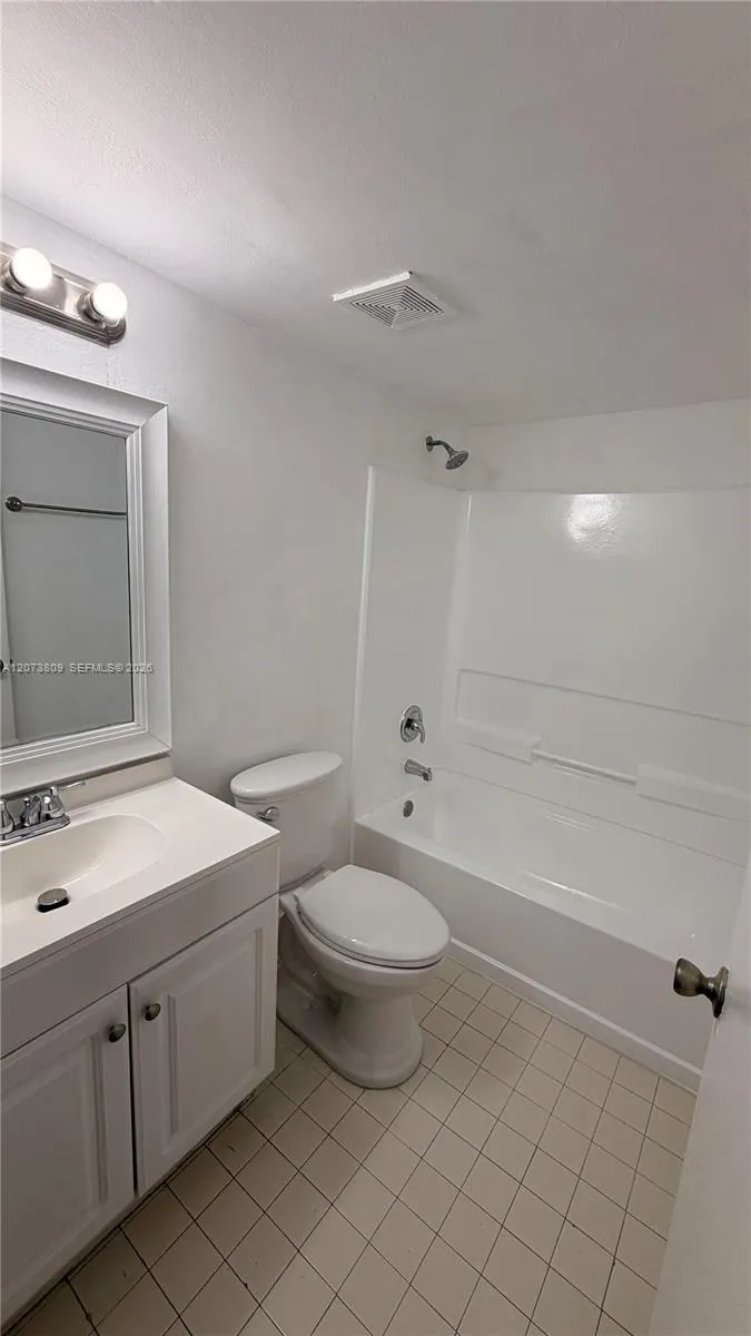 7075 NW 186th St #C208 Hialeah, FL 33015