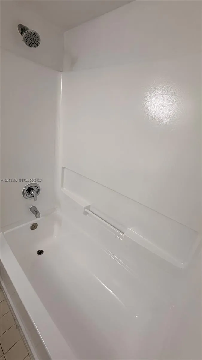 7075 NW 186th St #C208 Hialeah, FL 33015