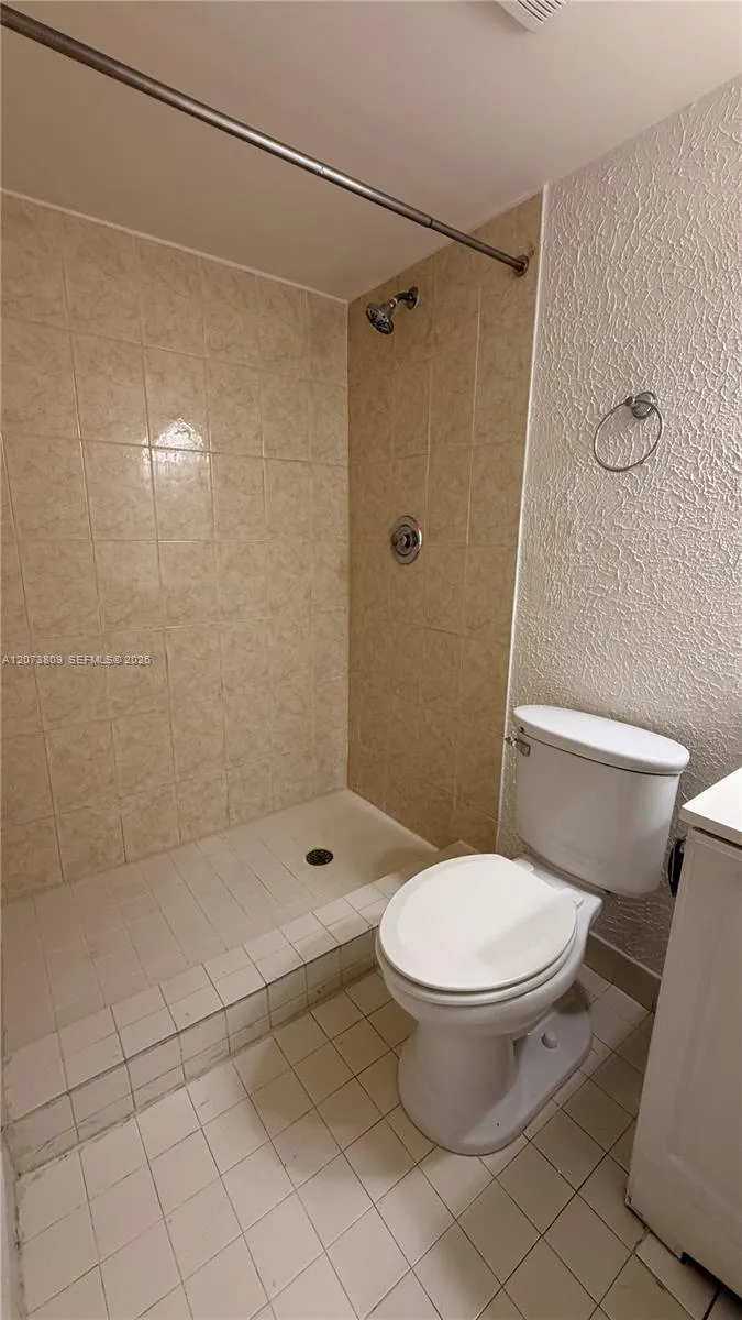 7075 NW 186th St #C208 Hialeah, FL 33015