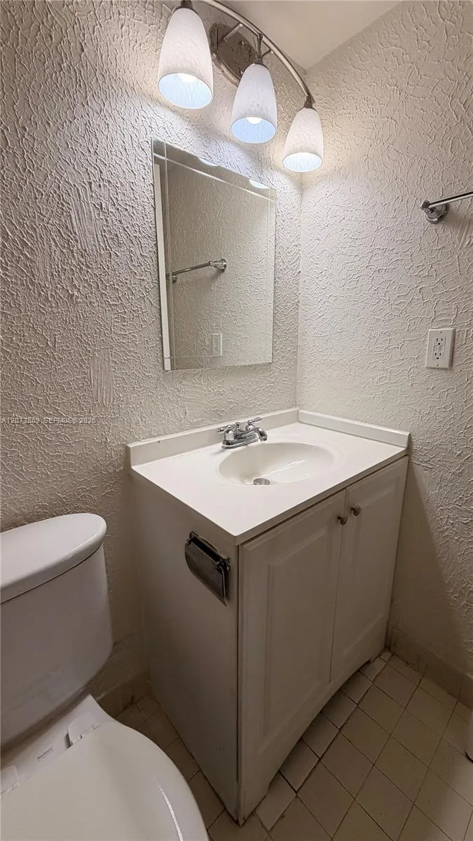7075 NW 186th St #C208 Hialeah, FL 33015