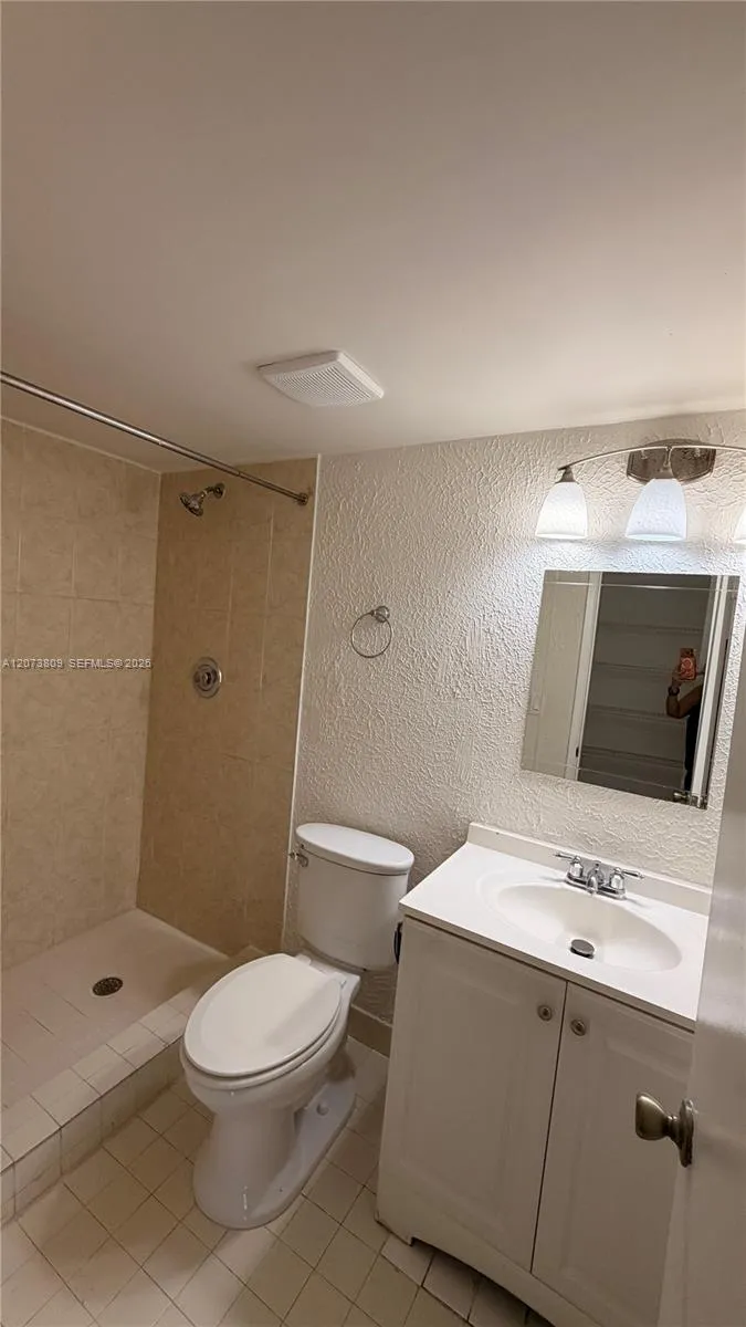7075 NW 186th St #C208 Hialeah, FL 33015