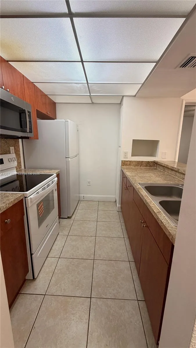 7075 NW 186th St #C208 Hialeah, FL 33015