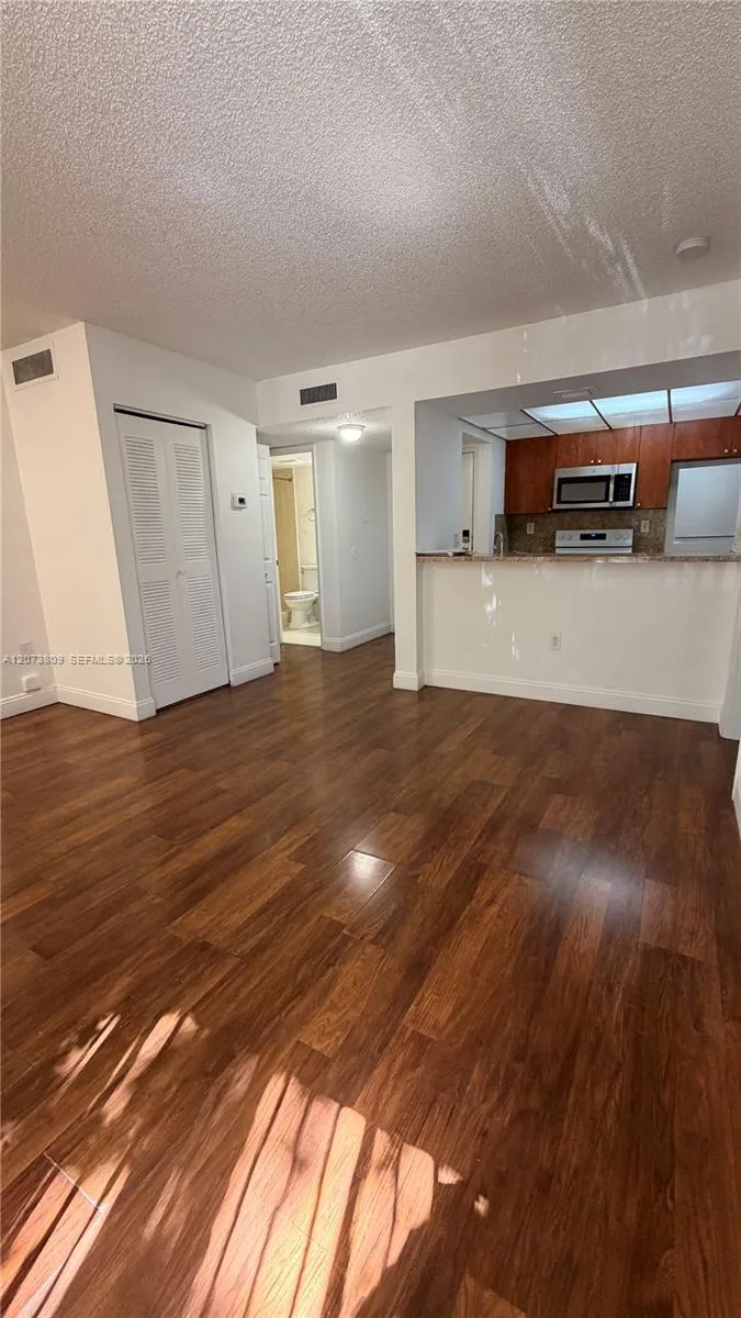 7075 NW 186th St #C208 Hialeah, FL 33015