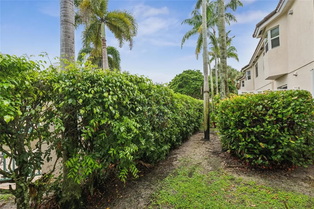2173 NW 78th Avenue Pembroke Pines, FL 33024