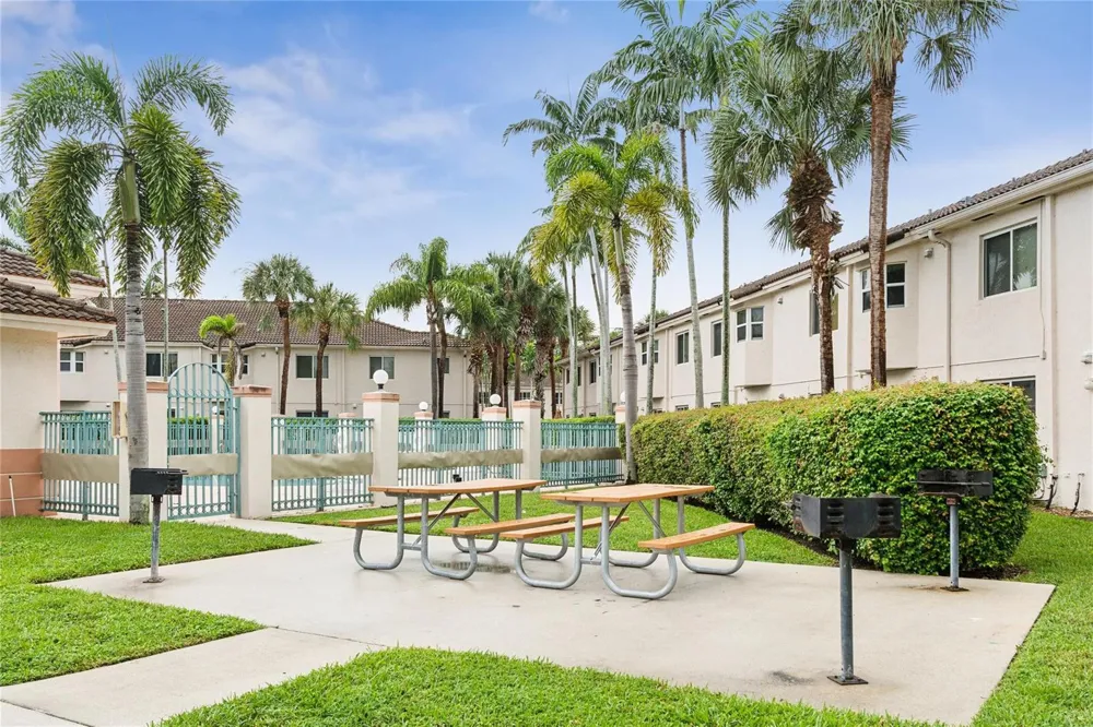 2173 NW 78th Avenue Pembroke Pines, FL 33024