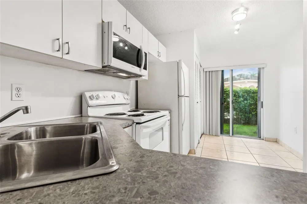 2173 NW 78th Avenue Pembroke Pines, FL 33024