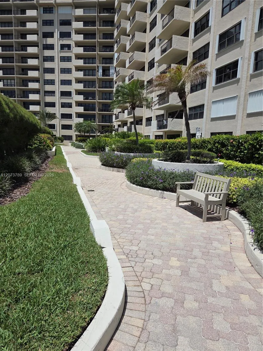 4900 Ocean Blvd #912 Lauderdale By The Sea, FL 33308