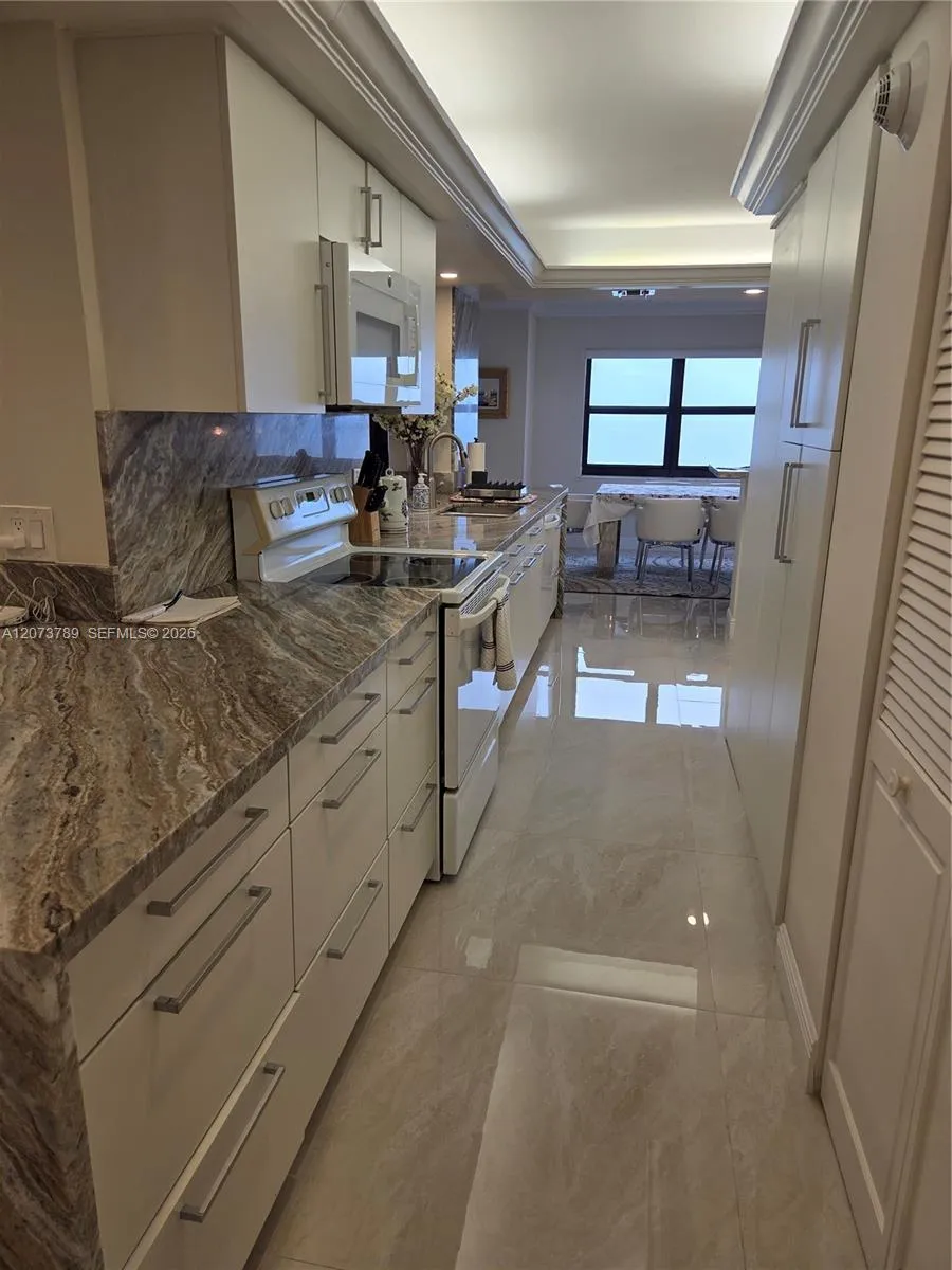 4900 Ocean Blvd #912 Lauderdale By The Sea, FL 33308