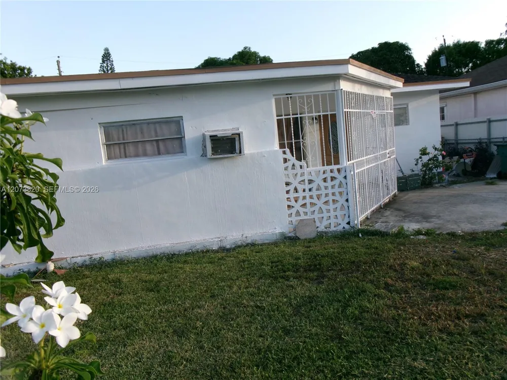864 NW 116th St Miami, FL 33168