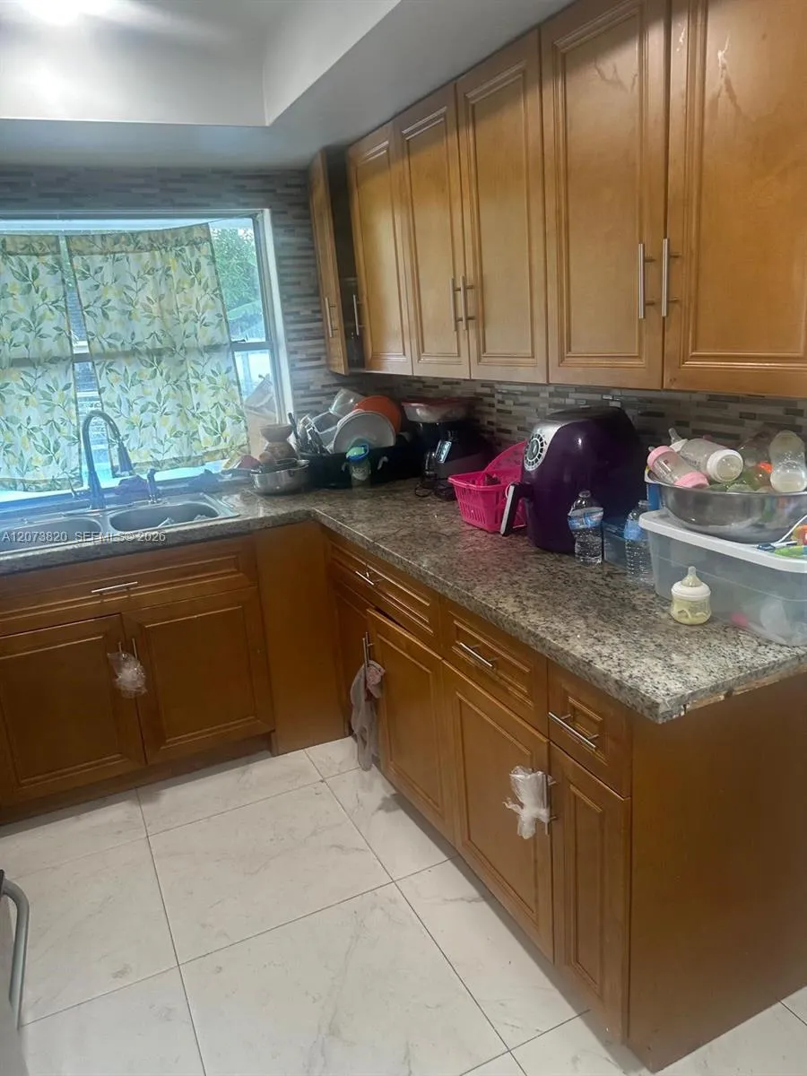 864 NW 116th St Miami, FL 33168