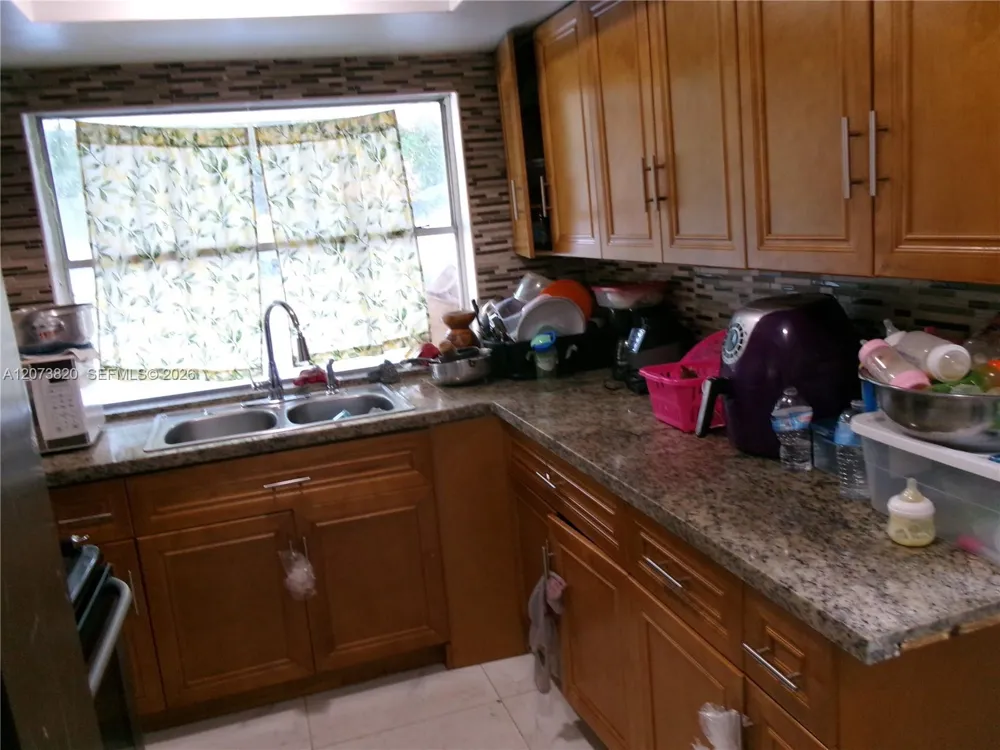 864 NW 116th St Miami, FL 33168