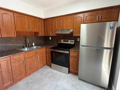 1360 W 41st St #103
