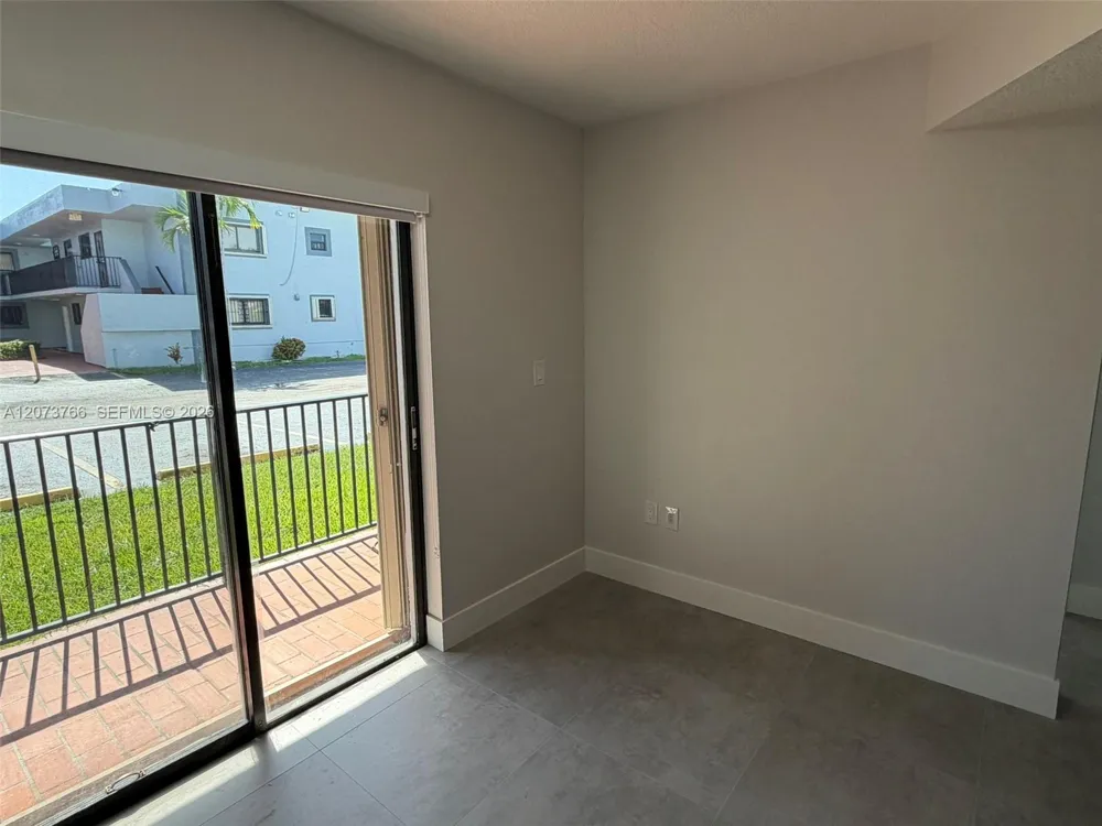 1360 W 41st St #103 Hialeah, FL 33012
