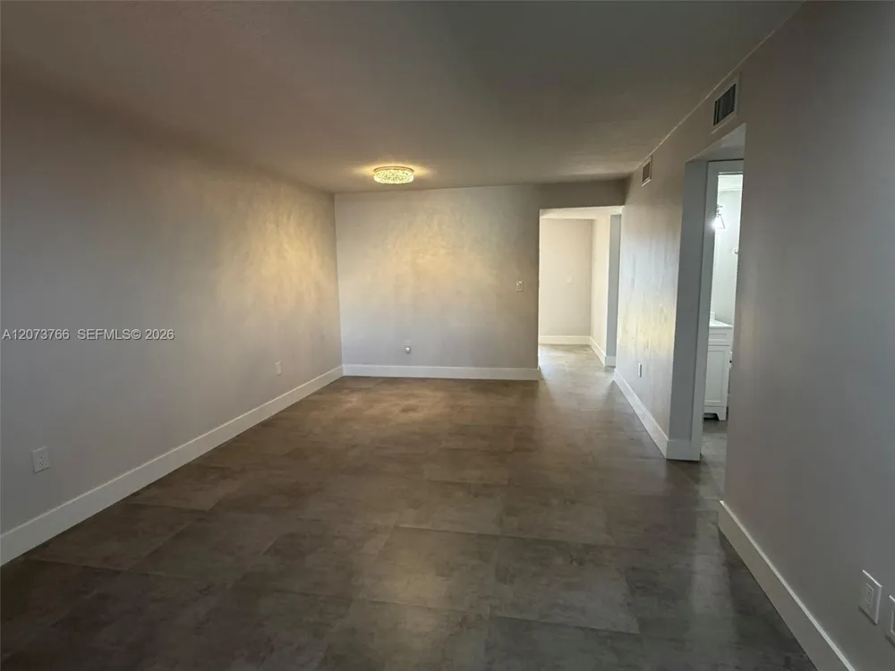 1360 W 41st St #103 Hialeah, FL 33012