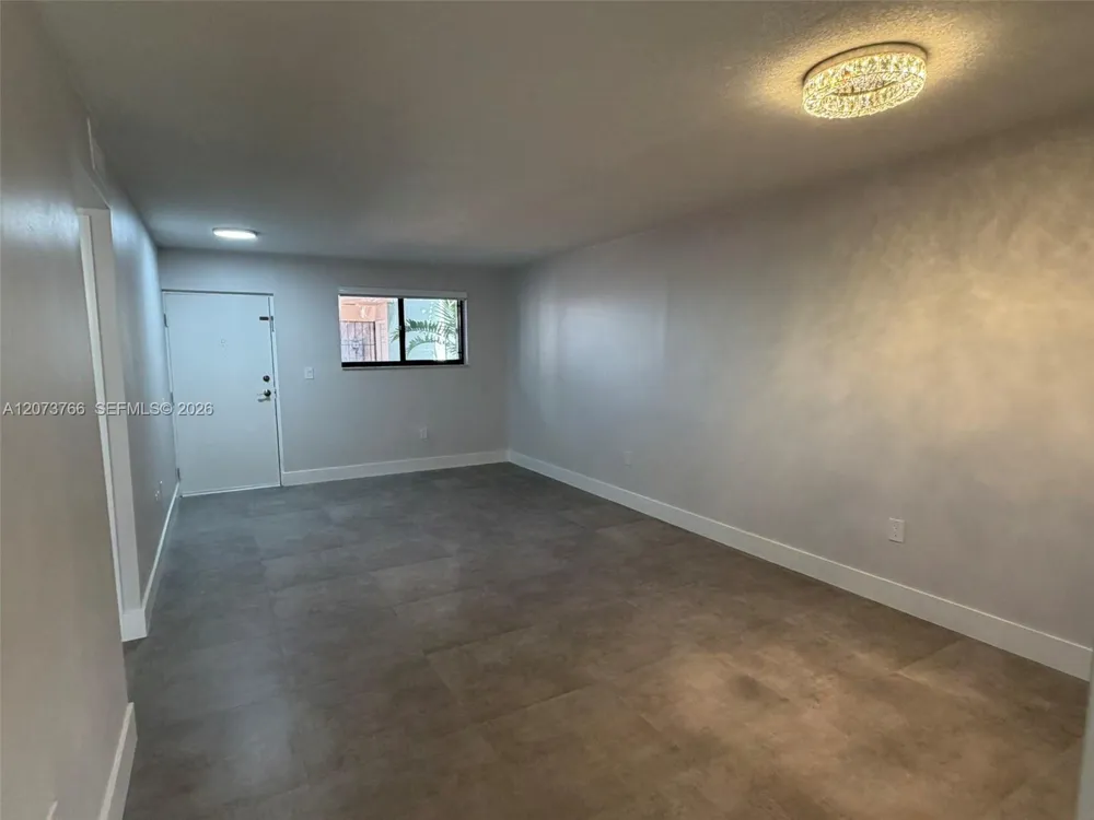 1360 W 41st St #103 Hialeah, FL 33012