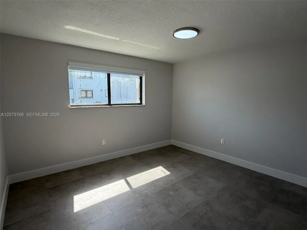 1360 W 41st St #103 Hialeah, FL 33012