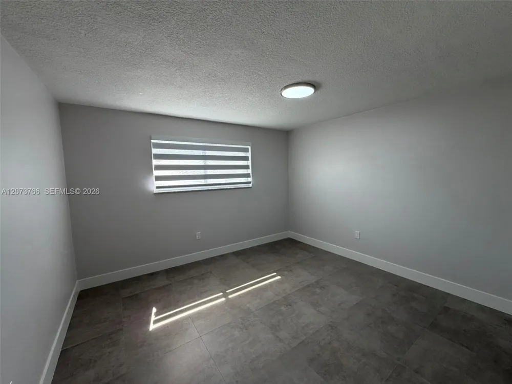 1360 W 41st St #103 Hialeah, FL 33012