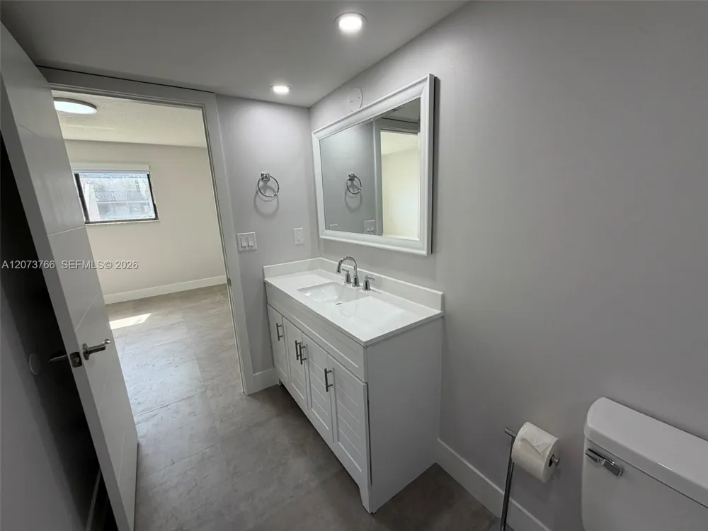 1360 W 41st St #103 Hialeah, FL 33012