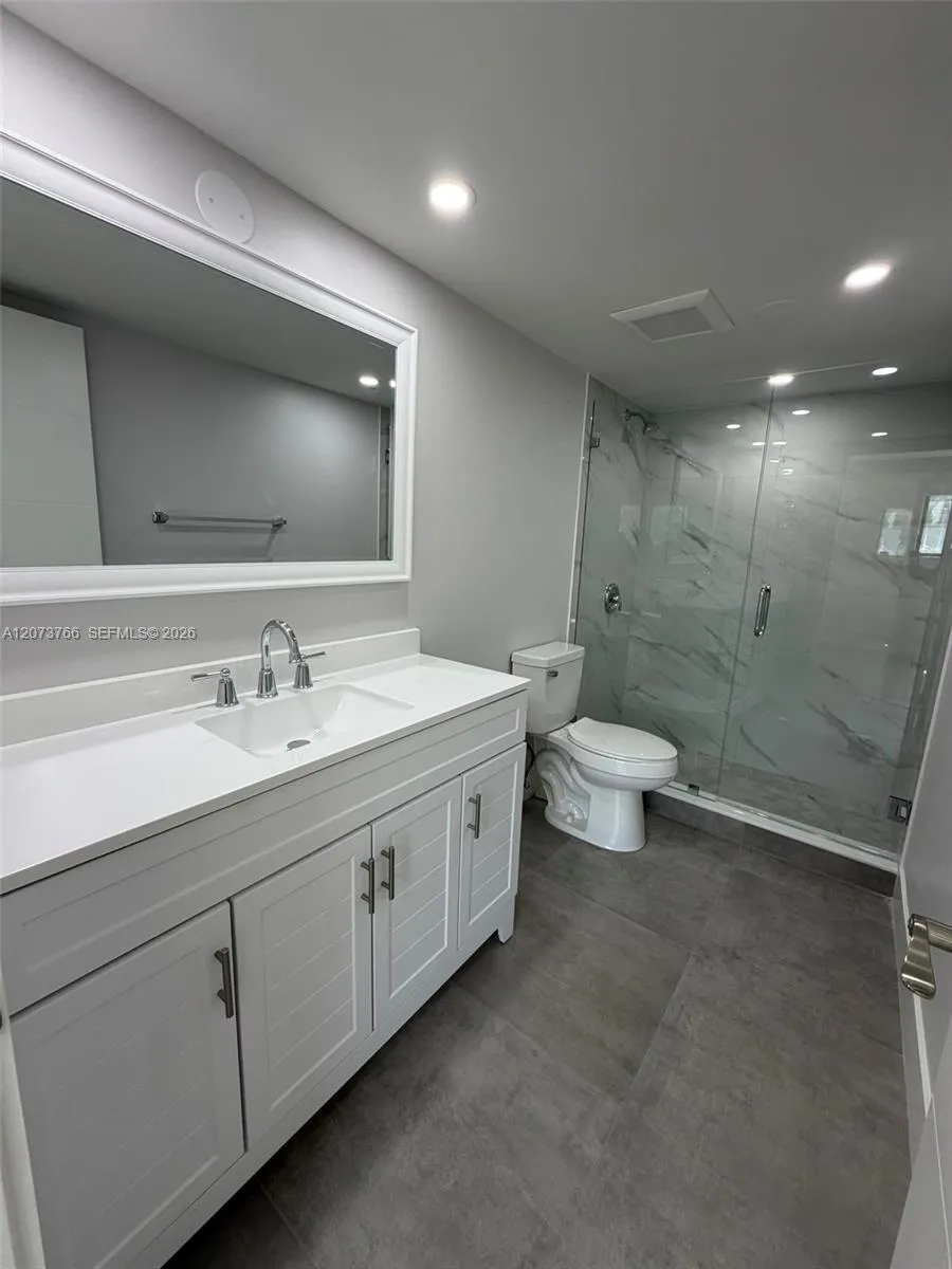 1360 W 41st St #103 Hialeah, FL 33012
