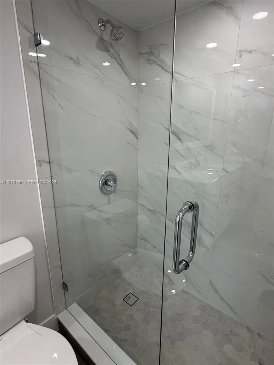 1360 W 41st St #103 Hialeah, FL 33012