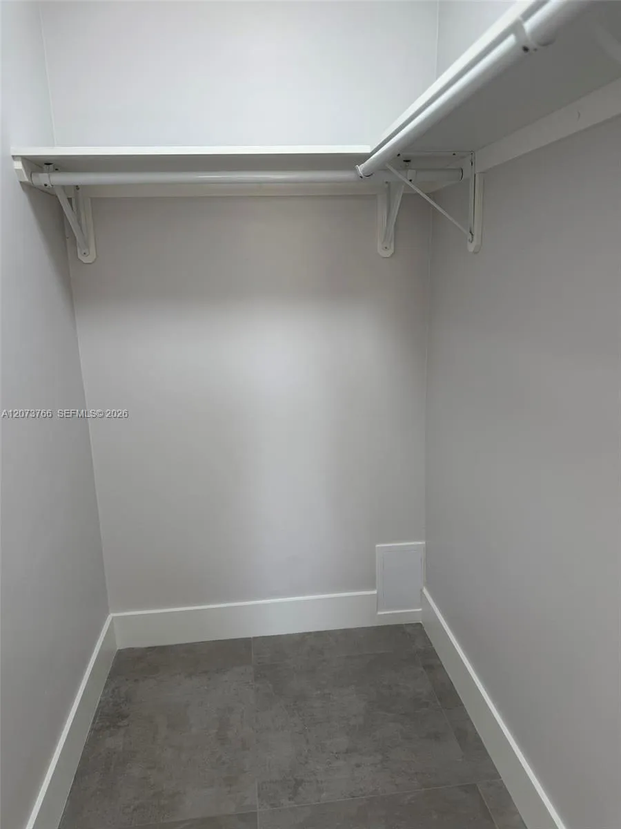 1360 W 41st St #103 Hialeah, FL 33012