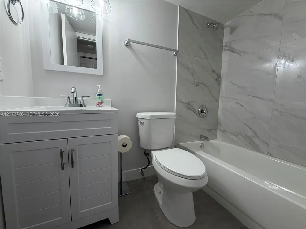 1360 W 41st St #103 Hialeah, FL 33012