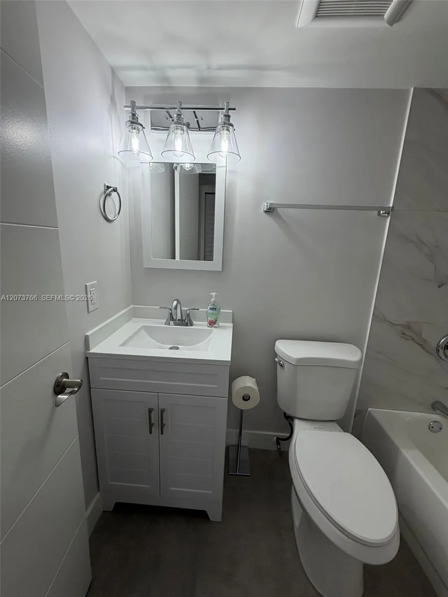 1360 W 41st St #103 Hialeah, FL 33012
