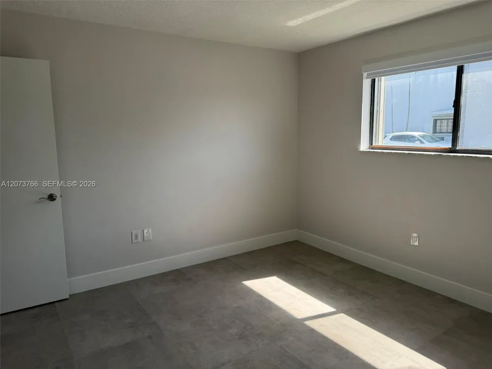 1360 W 41st St #103 Hialeah, FL 33012
