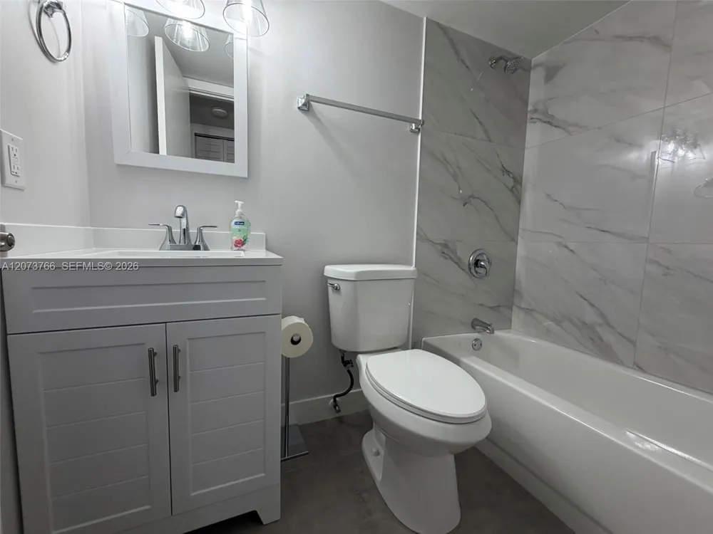 1360 W 41st St #103 Hialeah, FL 33012