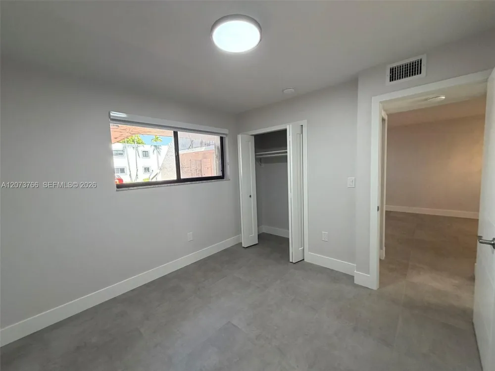 1360 W 41st St #103 Hialeah, FL 33012