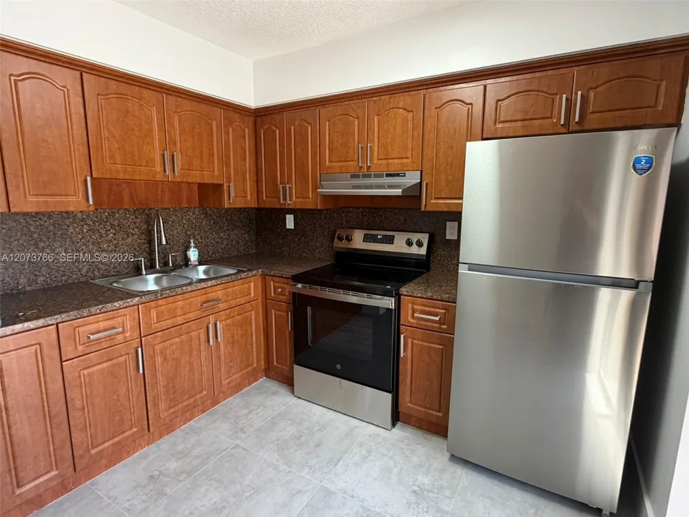 1360 W 41st St #103 Hialeah, FL 33012