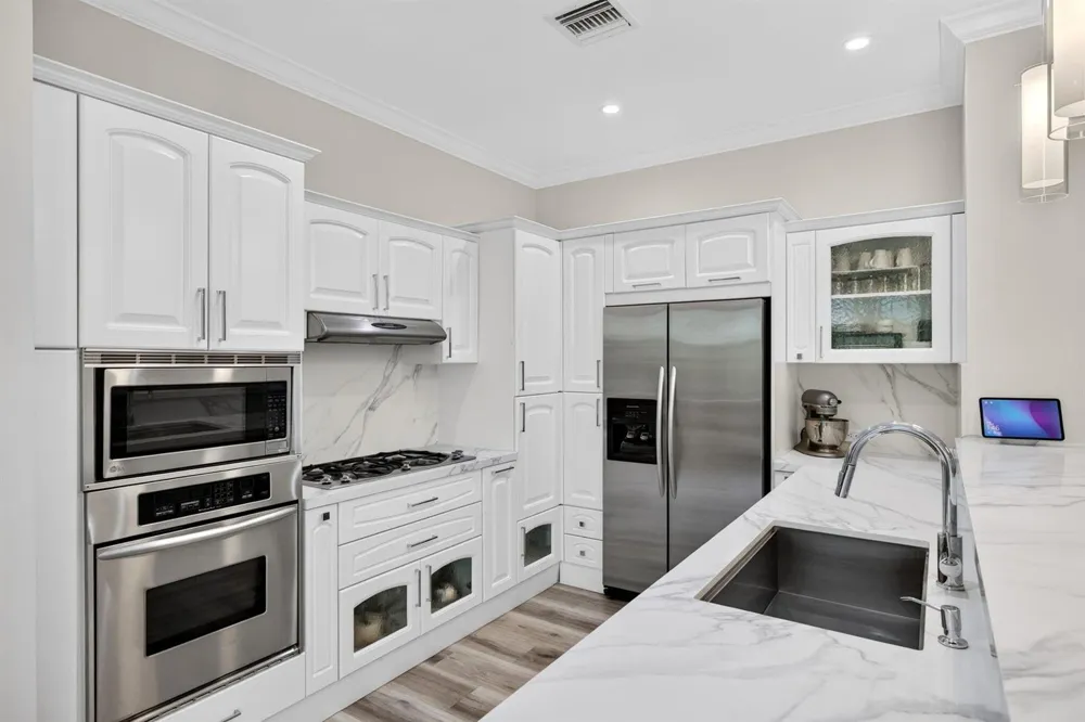 500 NE 17TH AVENUE Fort Lauderdale, FL 33301