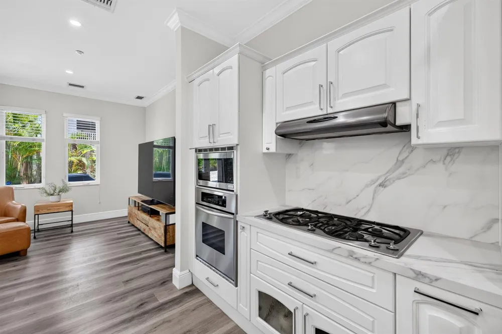 500 NE 17TH AVENUE Fort Lauderdale, FL 33301