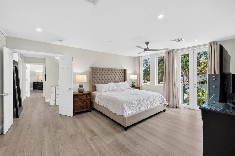 500 NE 17TH AVENUE Fort Lauderdale, FL 33301