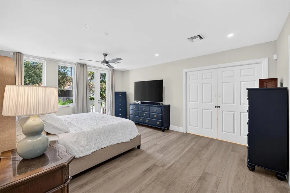 500 NE 17TH AVENUE Fort Lauderdale, FL 33301
