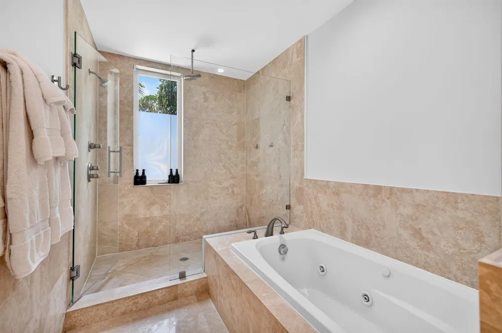 500 NE 17TH AVENUE Fort Lauderdale, FL 33301