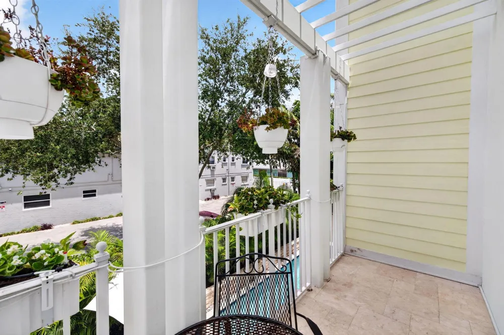 500 NE 17TH AVENUE Fort Lauderdale, FL 33301