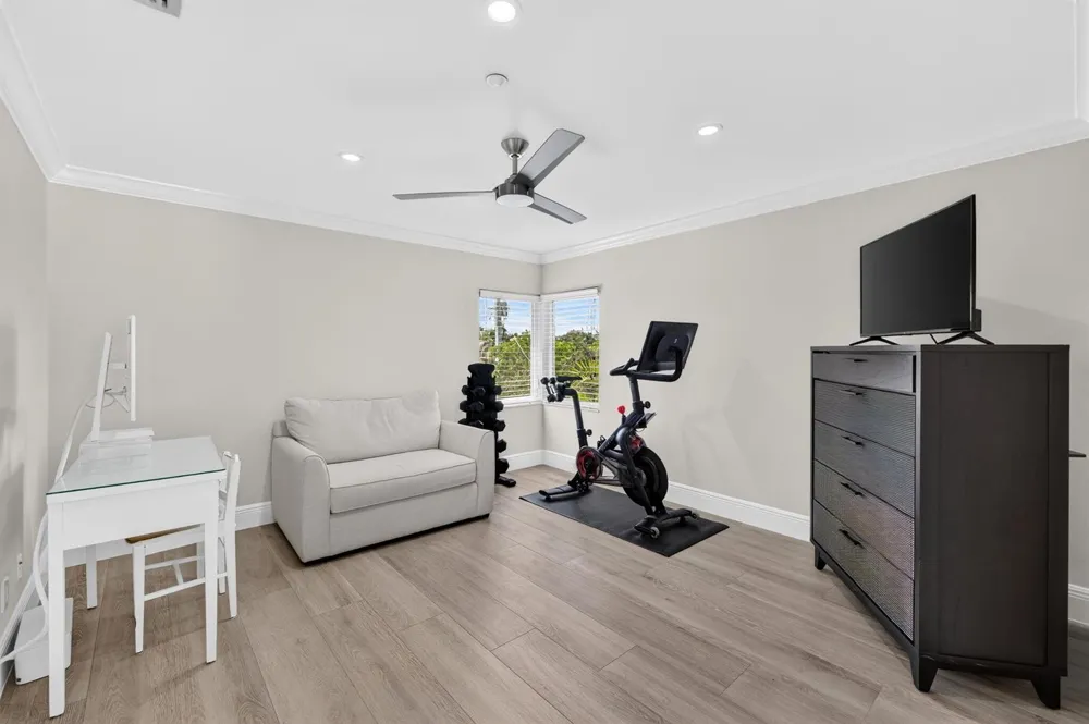 500 NE 17TH AVENUE Fort Lauderdale, FL 33301