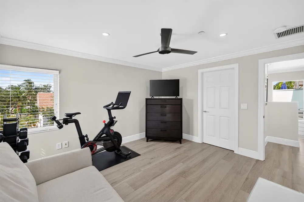 500 NE 17TH AVENUE Fort Lauderdale, FL 33301