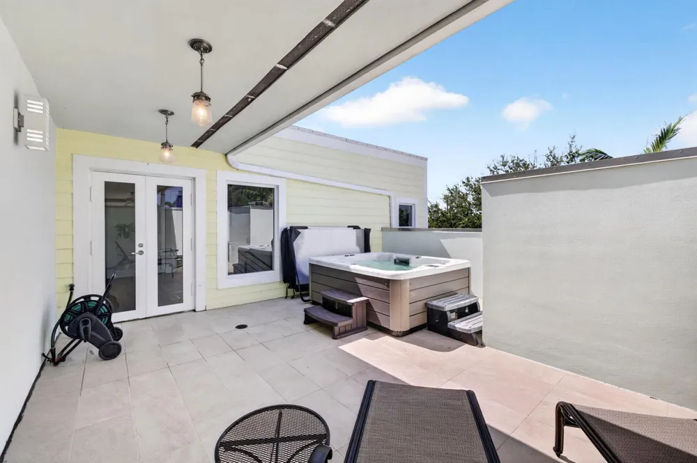 500 NE 17TH AVENUE Fort Lauderdale, FL 33301