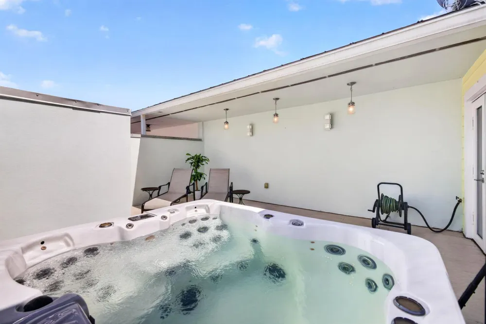 500 NE 17TH AVENUE Fort Lauderdale, FL 33301