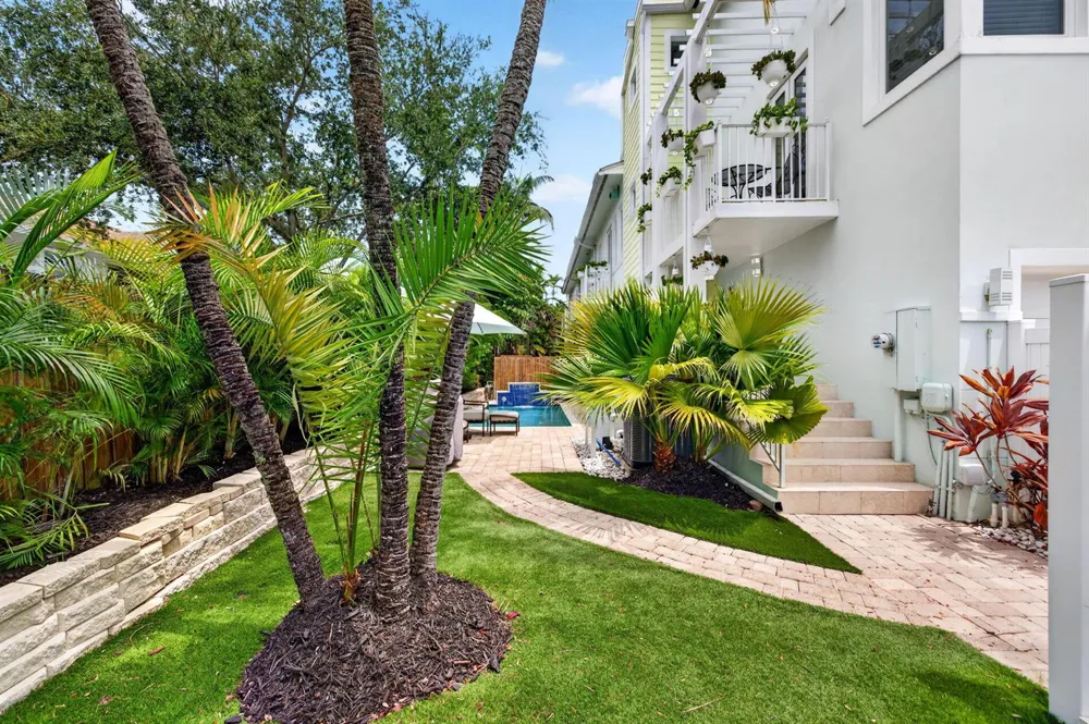 500 NE 17TH AVENUE Fort Lauderdale, FL 33301
