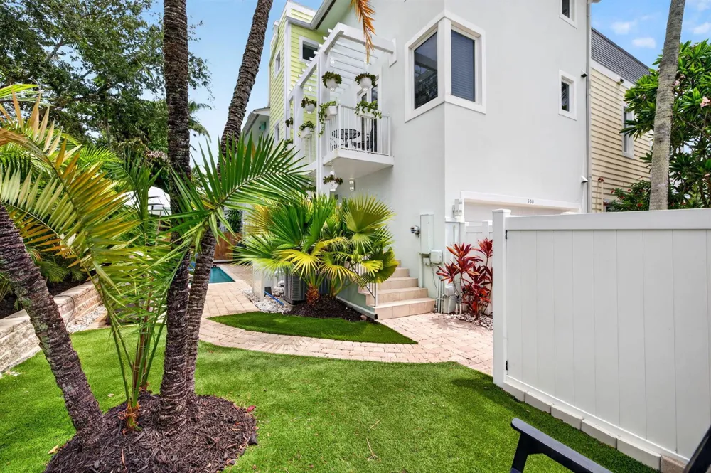 500 NE 17TH AVENUE Fort Lauderdale, FL 33301