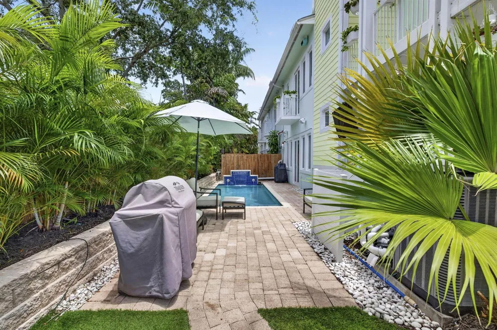 500 NE 17TH AVENUE Fort Lauderdale, FL 33301