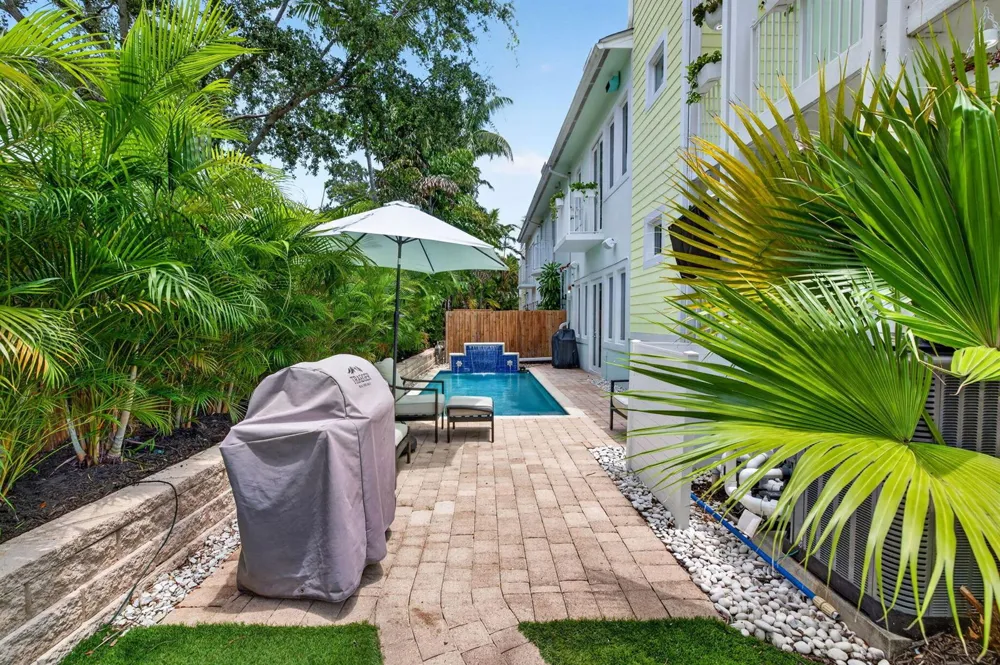500 NE 17TH AVENUE Fort Lauderdale, FL 33301