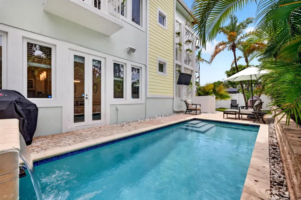500 NE 17TH AVENUE Fort Lauderdale, FL 33301